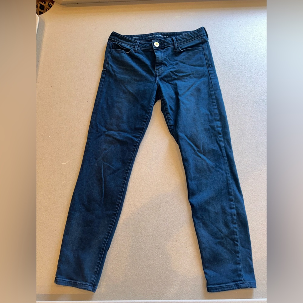 Banana Republic dark denim skinny jean. Size 30!